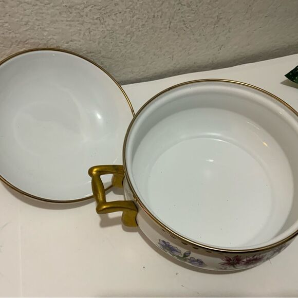 New Regency Club enamel floral Dutch oven with brass handles and lid - Picture 6 of 11